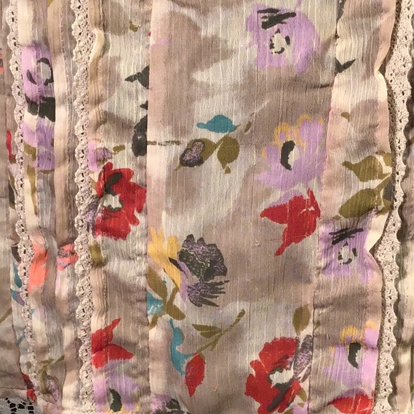 3/$10 - Floral, Flutter Sleeve Blouse - Picture 6 of 7